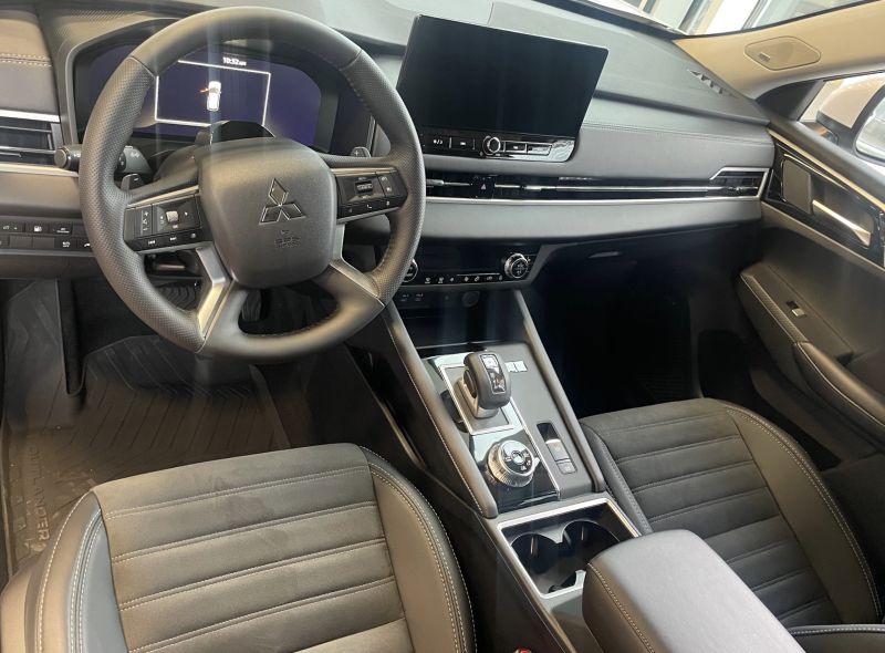 Mitsubishi OUTLANDER PHEV