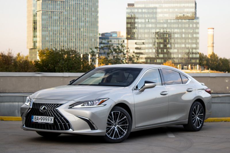 Lexus ES 2025 na predaj