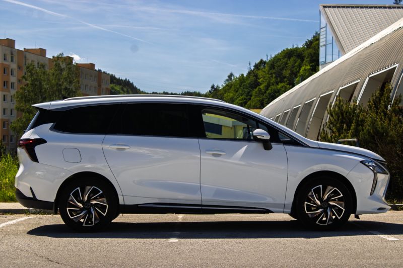 Dongfeng U-TOUR