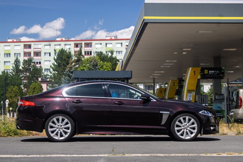 Jaguar XF