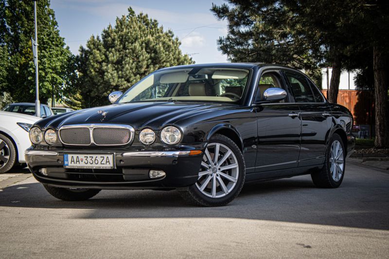 Jaguar XJ