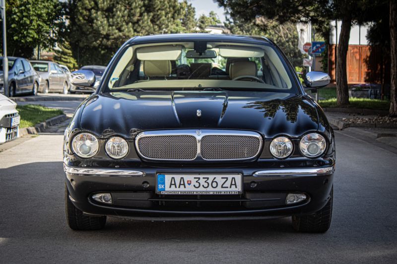 Jaguar XJ