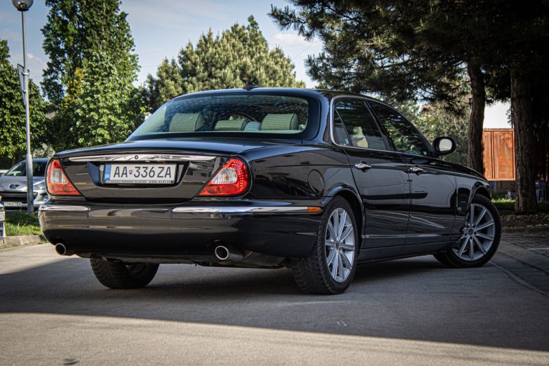 Jaguar XJ