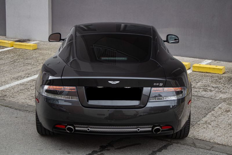 Aston Martin DB9