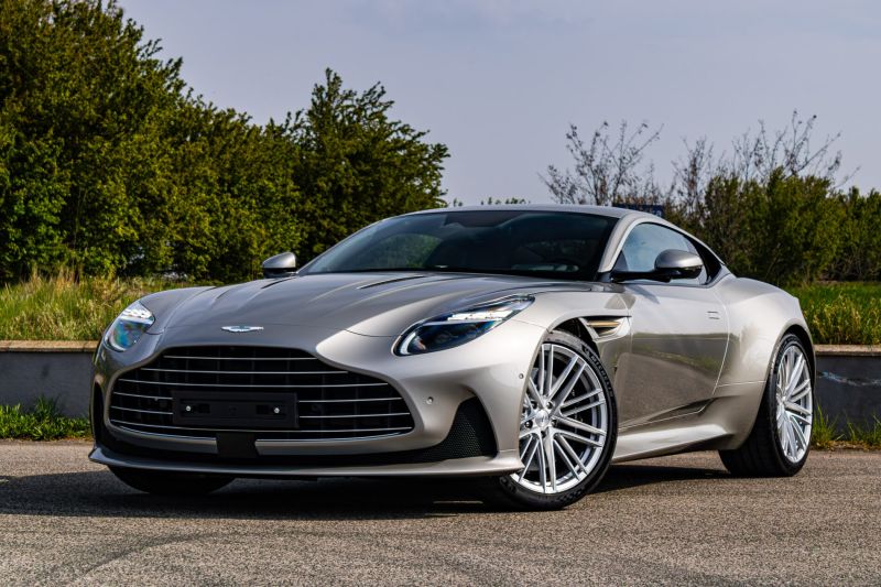 Aston Martin DB12