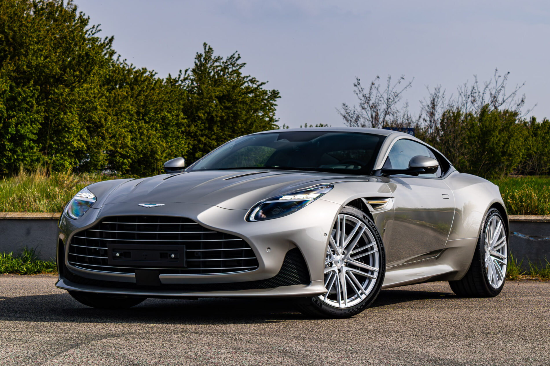 Aston Martin DB12