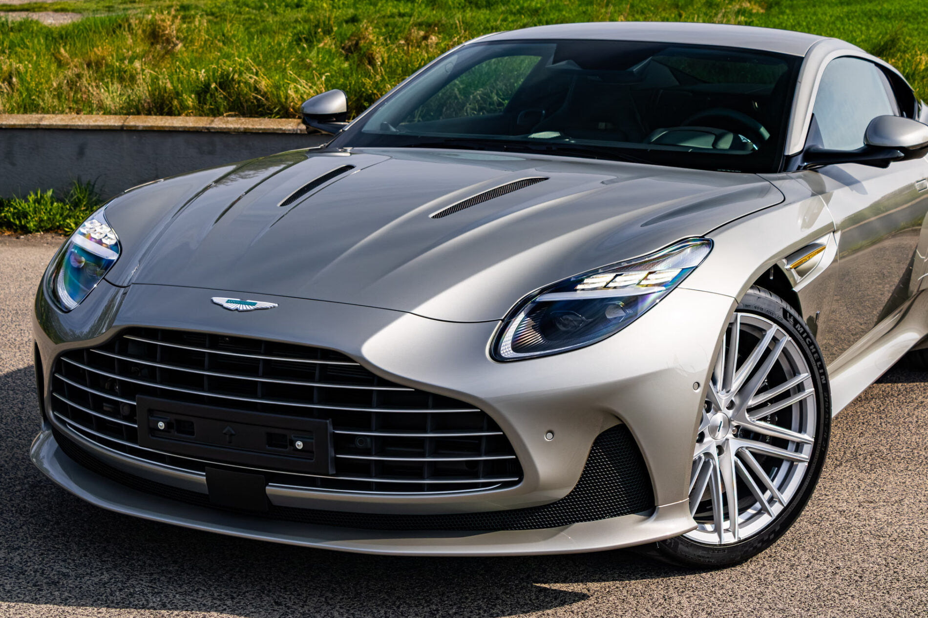 Aston Martin DB12 – foto 2