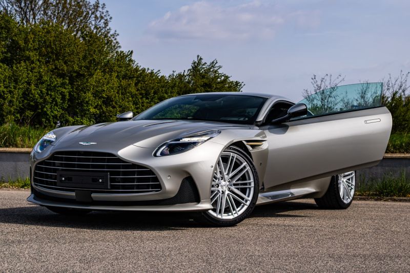 Aston Martin DB12