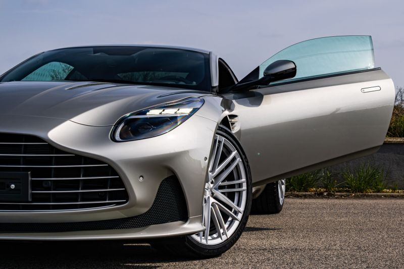 Aston Martin DB12