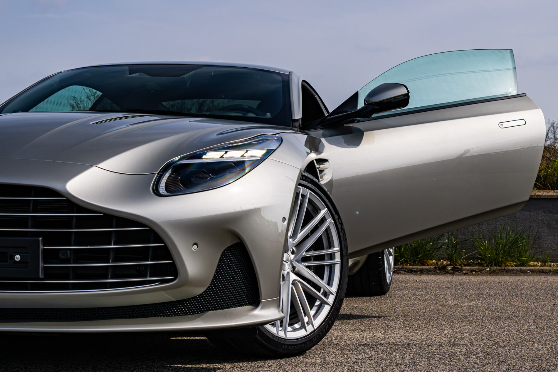 Aston Martin DB12 – foto 4