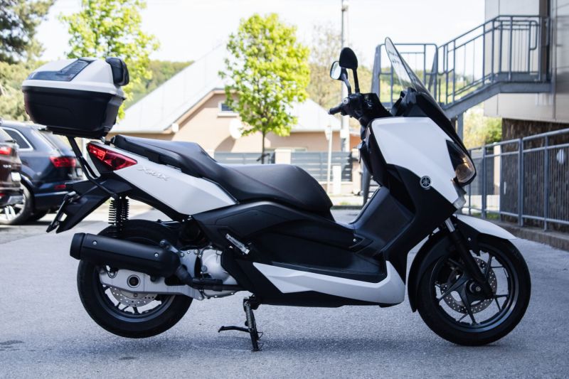 Yamaha X-Max 125