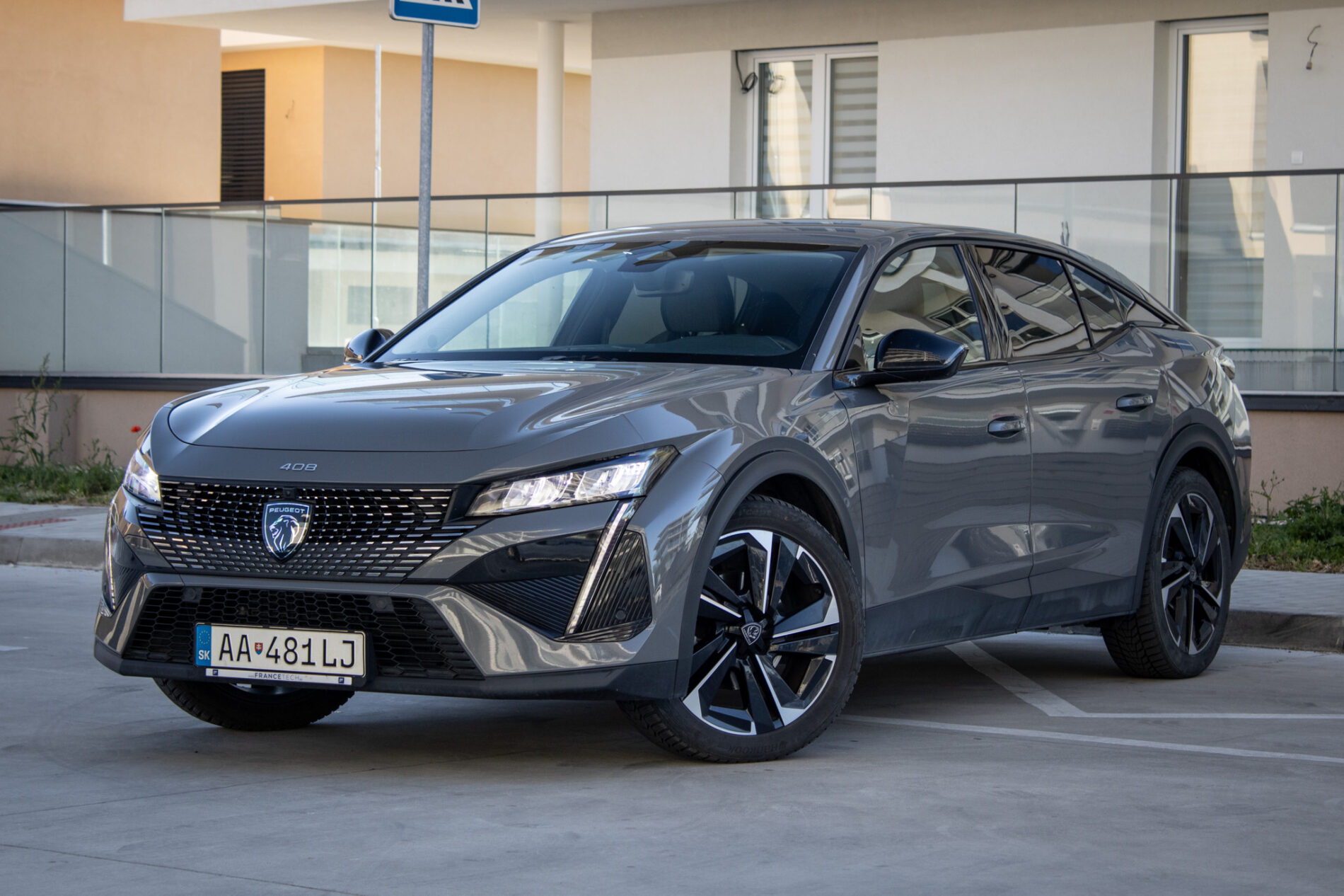 Peugeot 408