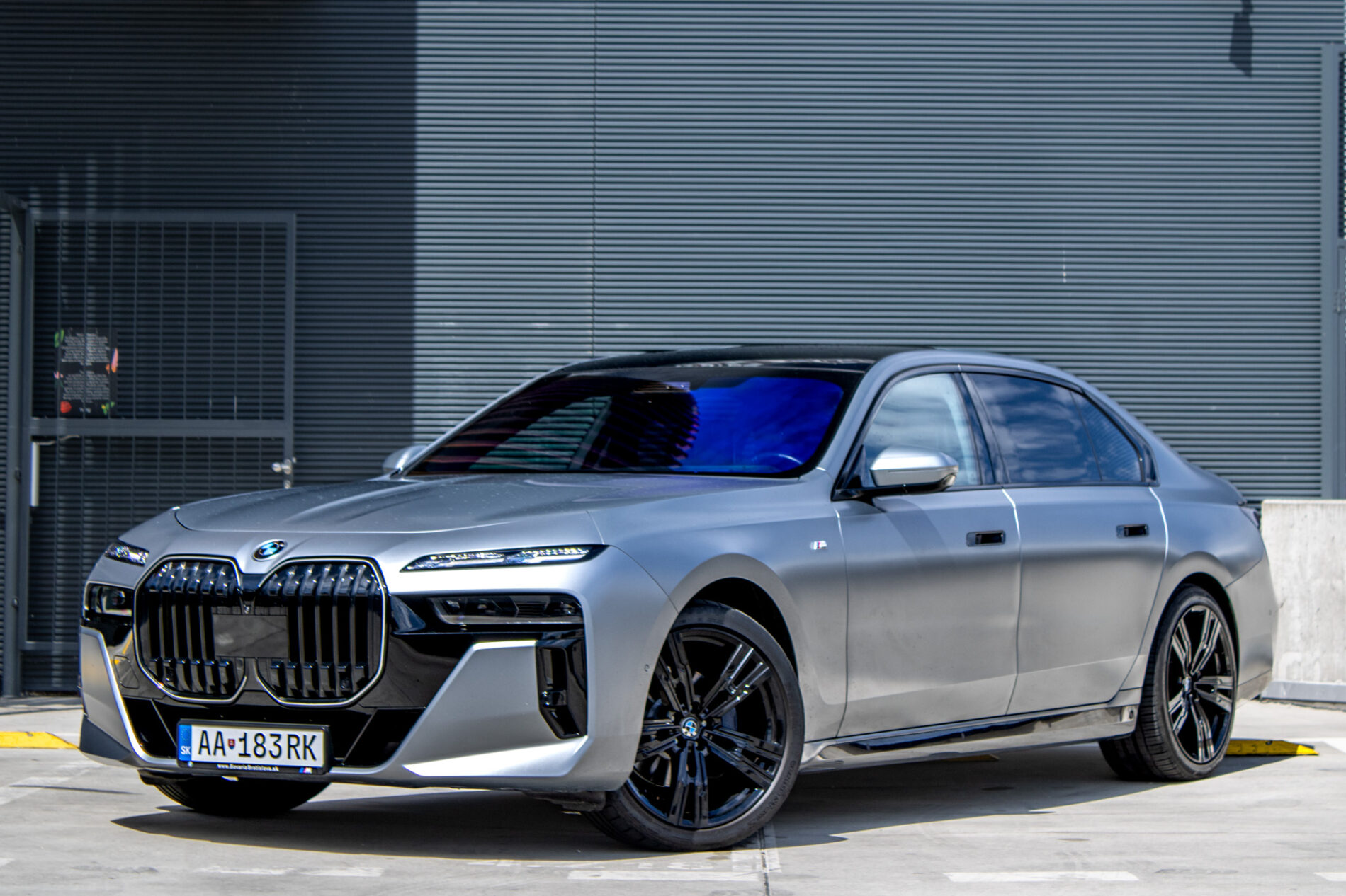 BMW Rad 7 2023 na predaj