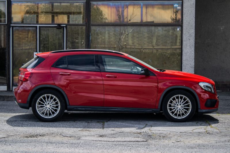 Mercedes-Benz GLA trieda