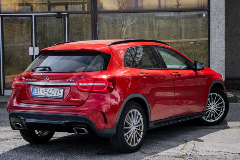 Mercedes-Benz GLA trieda