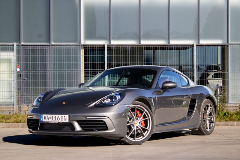 Porsche Cayman 2021 na predaj