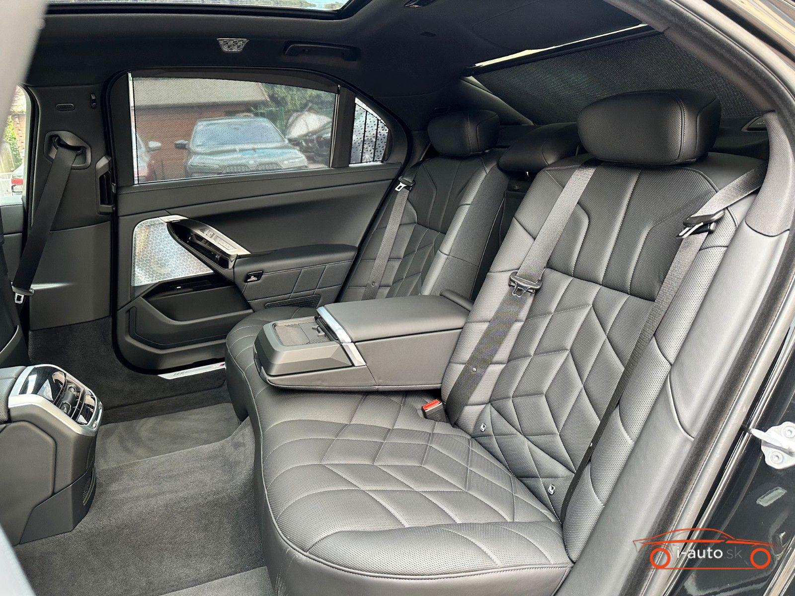 BMW i7 2023 na predaj – fotografia 32