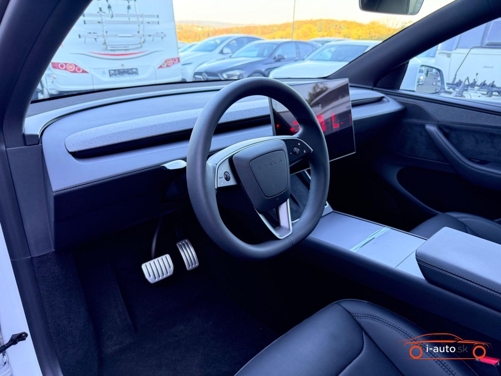 Tesla Model Y 2026 na predaj – fotografia 9