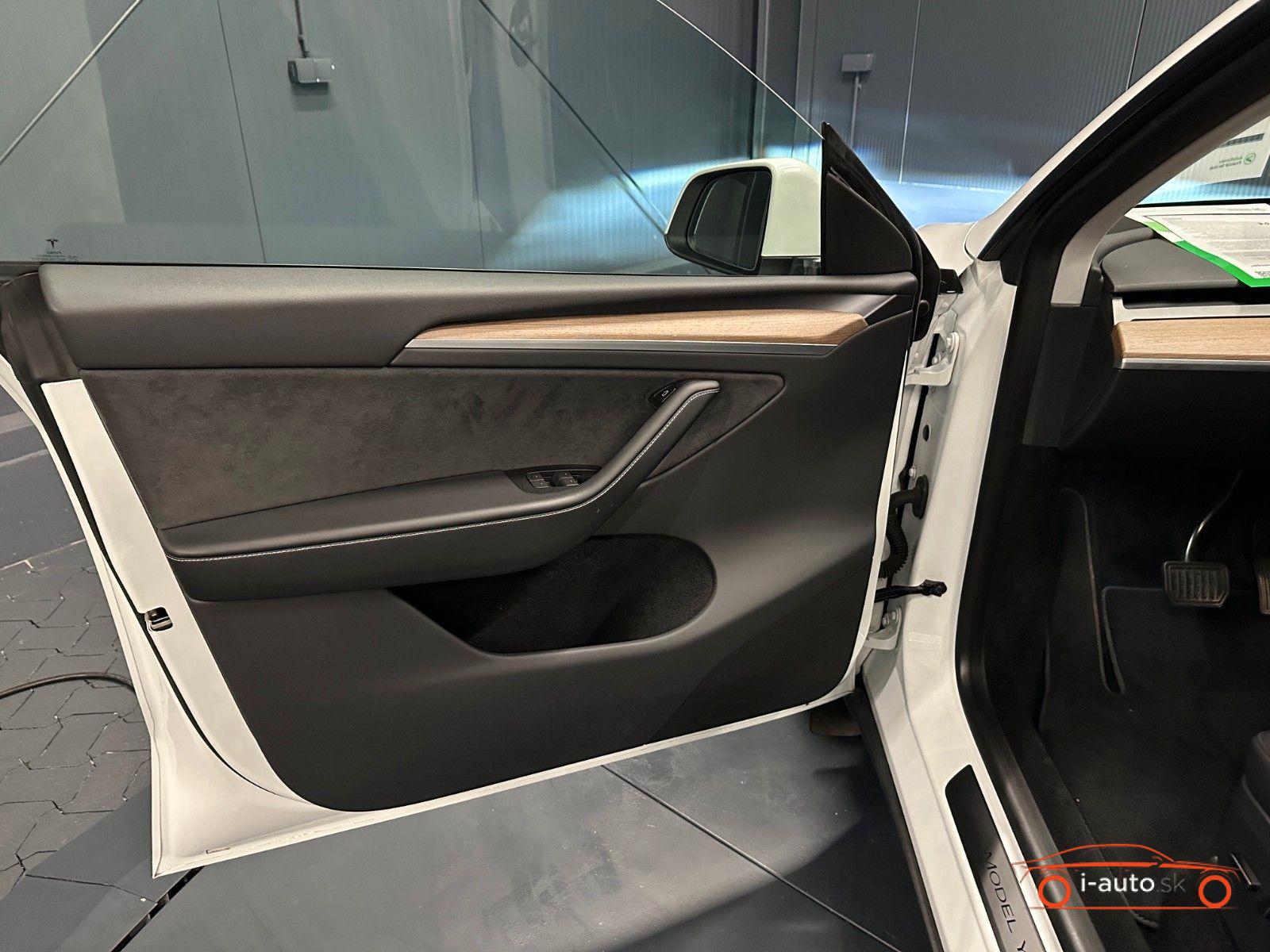 Tesla Model Y 2023 na predaj – fotografia 13