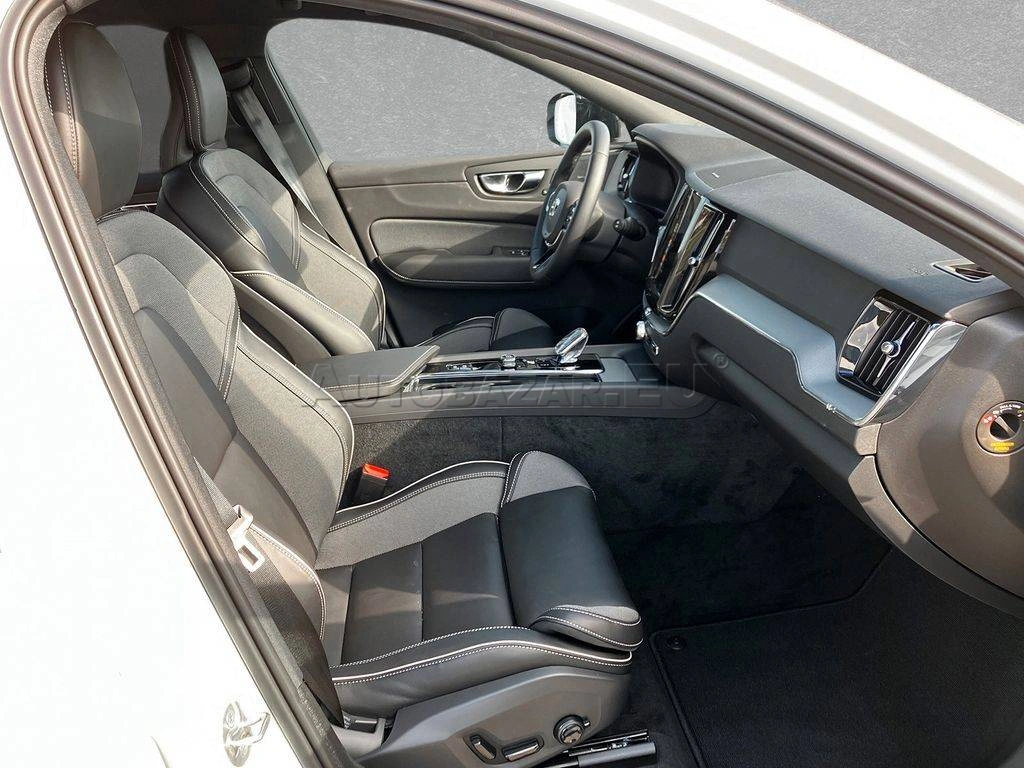 Volvo XC60 B4 Plus Dark A/T
