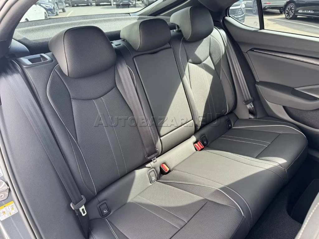 Škoda Superb IV 1.5 TSI iV DSG Sportline