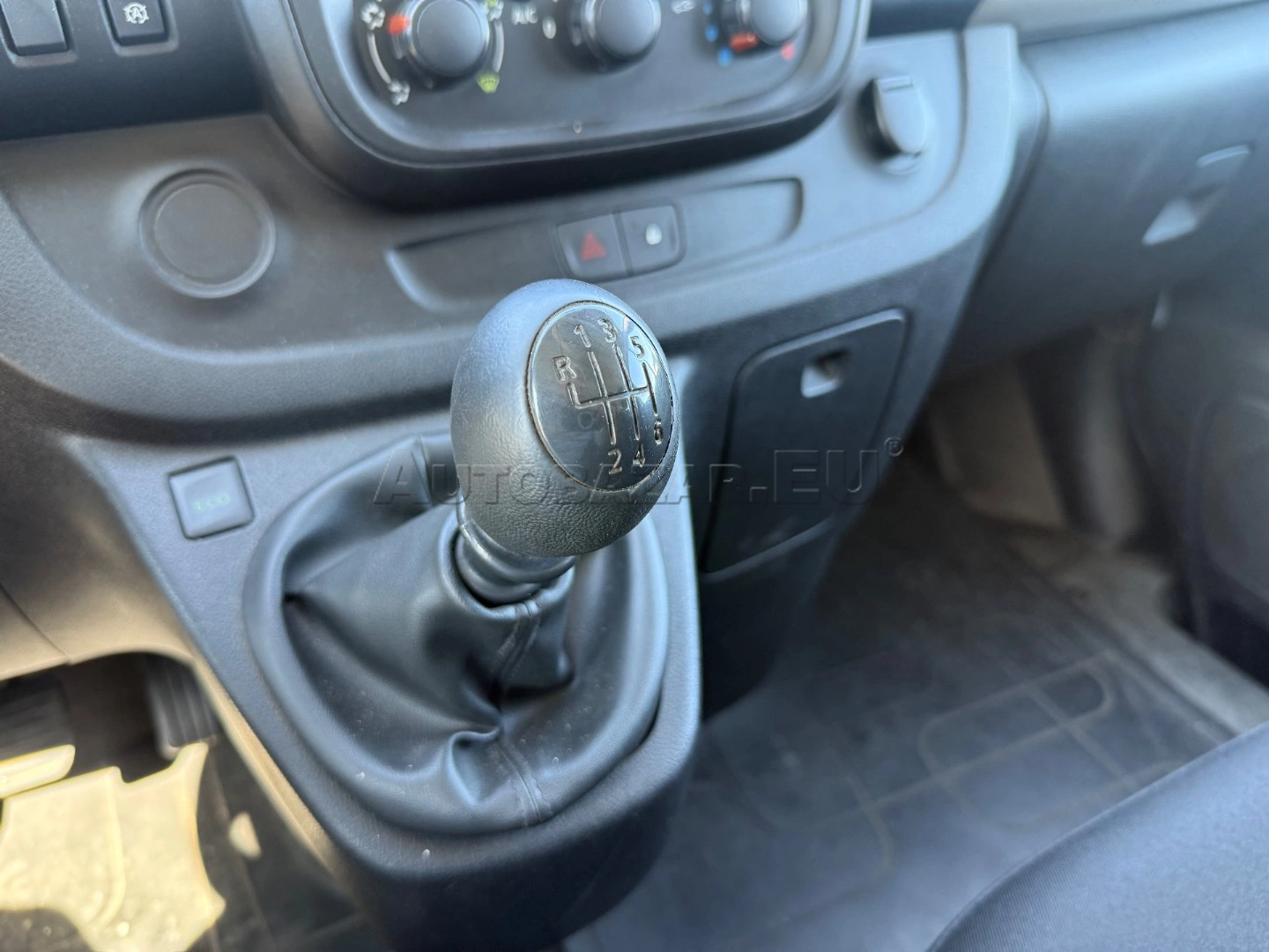 Renault Trafic 2015 na predaj – fotografia 12