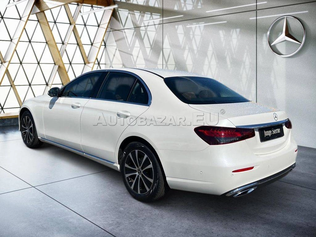 Mercedes-Benz E trieda Sedan 300 d mHEV 4MATIC A/T