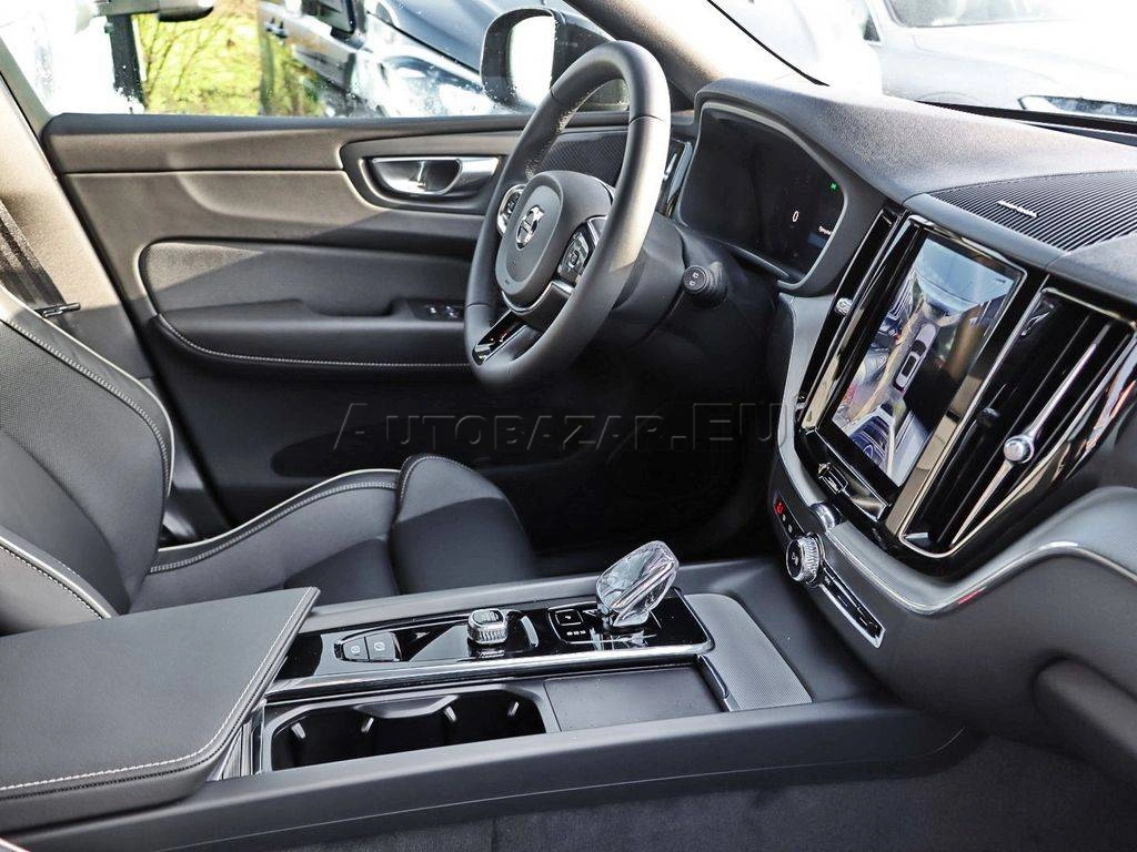 Volvo XC60 B4 Diesel Plus Dark A/T