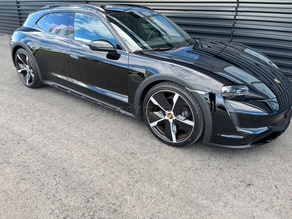 Porsche Taycan Cross Turismo 4