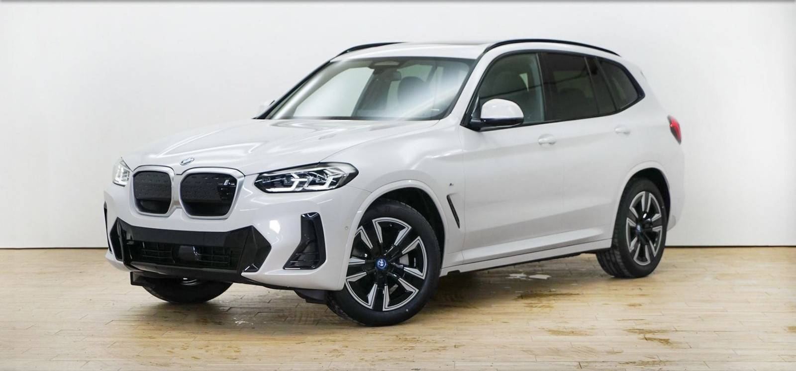 BMW iX3 A/T