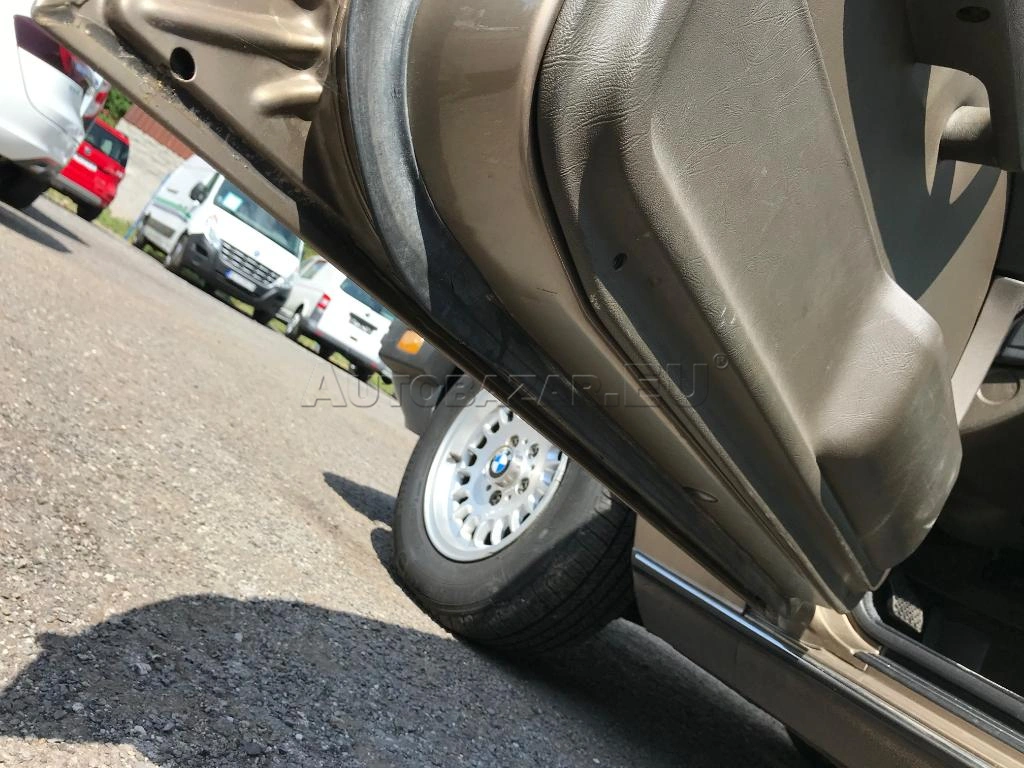 BMW 733i 1984 na predaj – fotografia 10