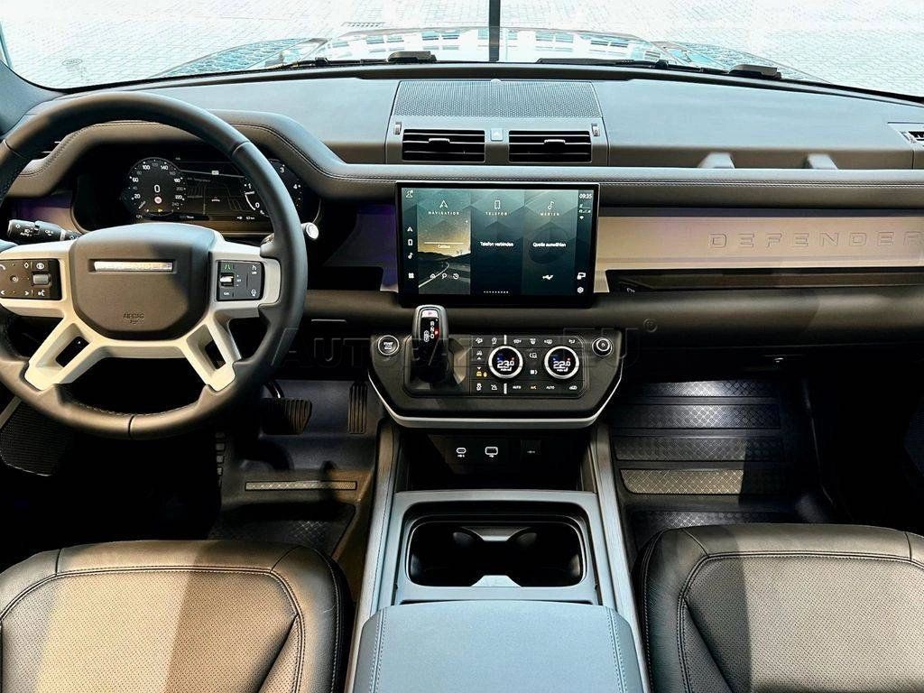 Land Rover Defender 130 3.0D I6 D300 MHEV SE A/T AWD