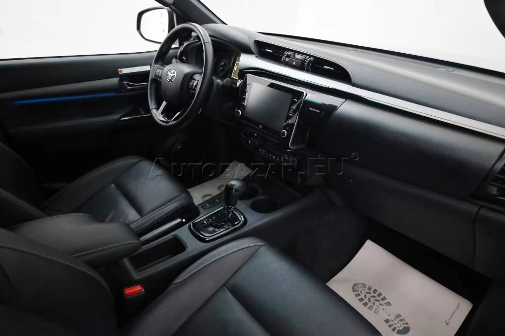 Toyota Hilux DC 2.8 I D-4D Invincible 4x4 A/T