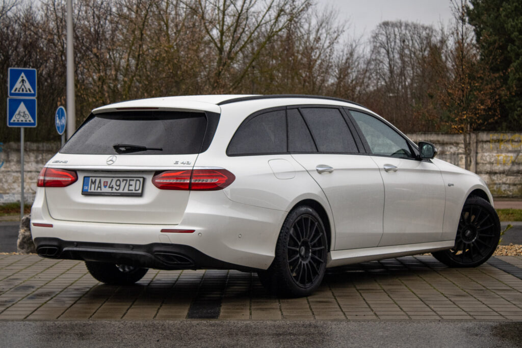 Mercedes E trieda T