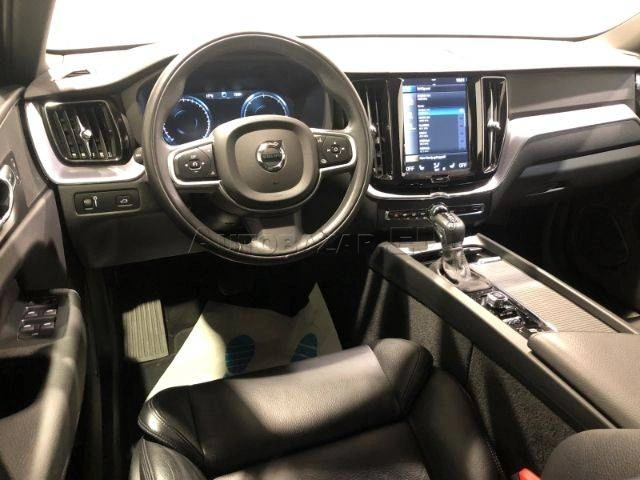 Volvo XC60 D4 Momentum Pro A/T