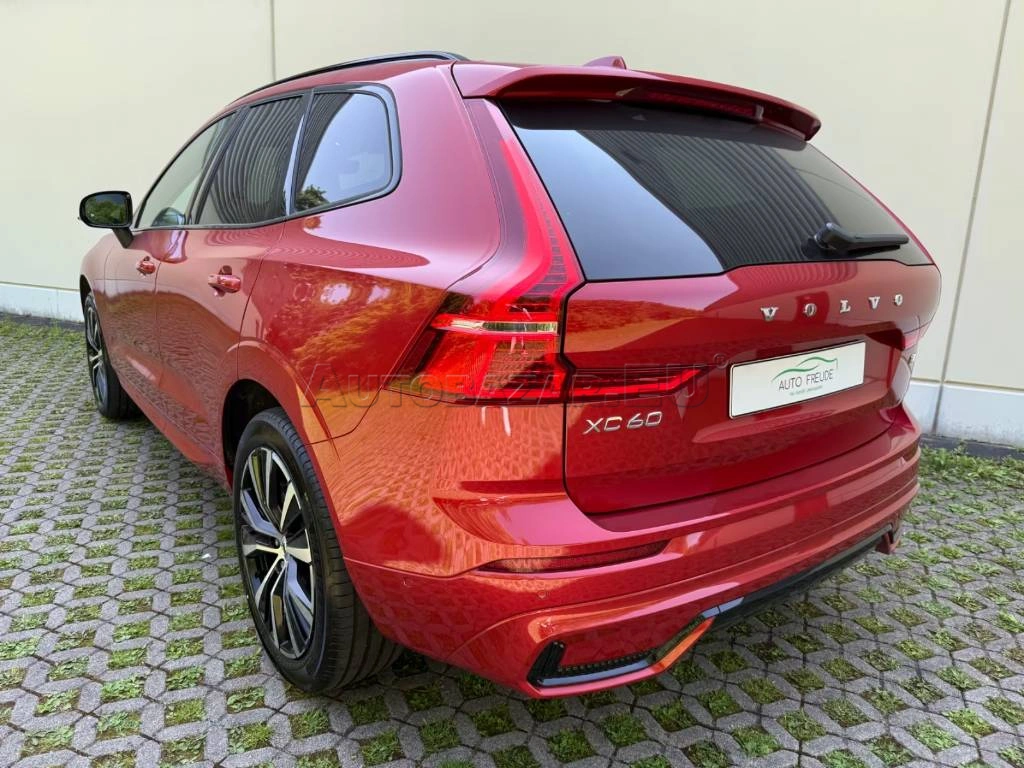 Volvo XC60 2.0 B4 mHEV Plus Dark A/T
