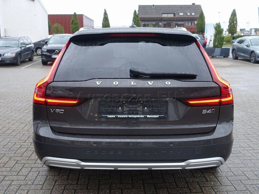 Volvo V90 CC B4 mHev Plus AWD A/T