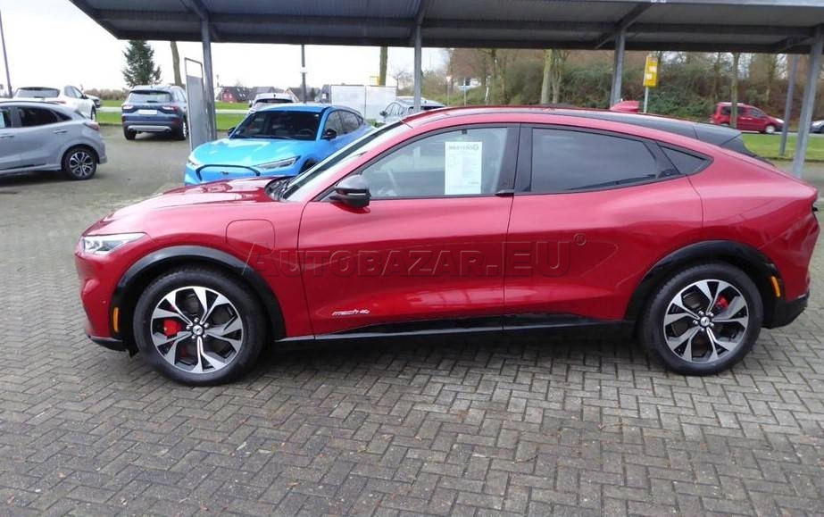 Ford Mustang Mach-E 75,7kWh AWD STD
