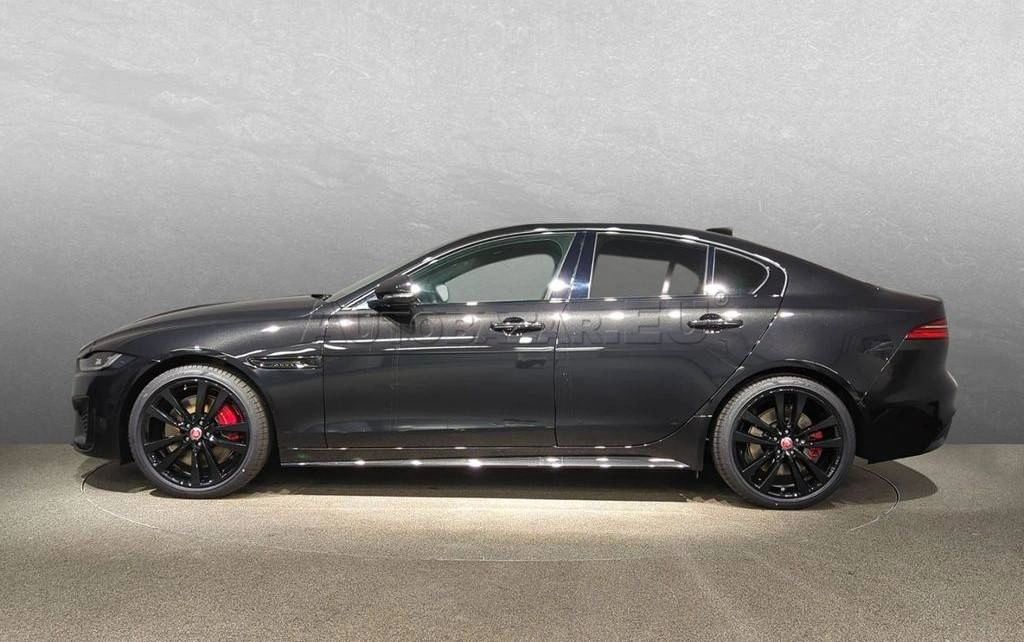 Jaguar XE D200 RWD R-Dynamic Black