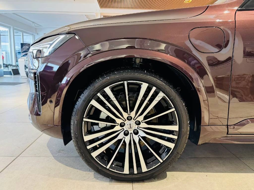 Volvo XC90 Ultra Dark T8 Recharge Plug-In Hybrid