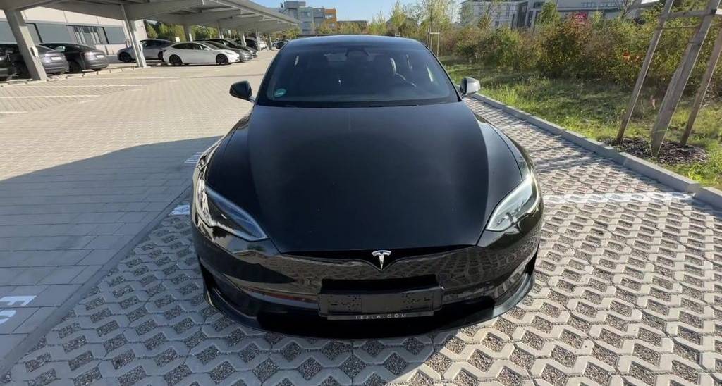 Tesla Model S AWD