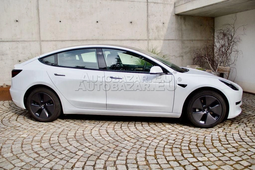 Tesla Model 3 Basic
