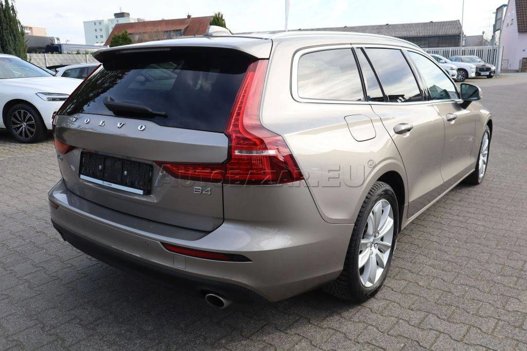 Volvo V60 B4 Momentum Pro A/T