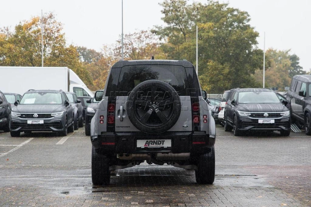 Land Rover Defender 110 3.0D I6 D250 MHEV X-Dynamic SE A/T AWD 7 miest
