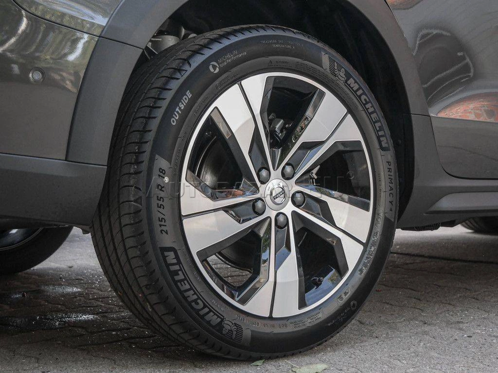 Volvo V60 CC B4 mHEV Plus A/T AWD