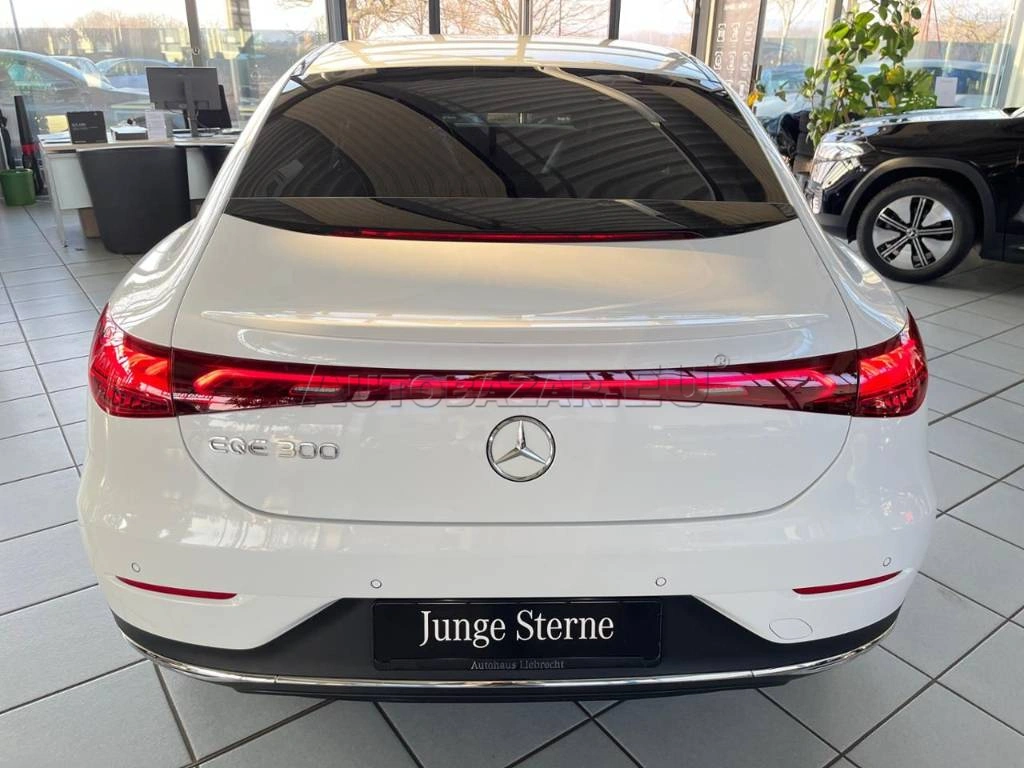 Mercedes-Benz EQE 300