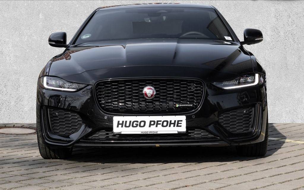 Jaguar XE 2.0D I4 D200 R-Dynamic Black A/T