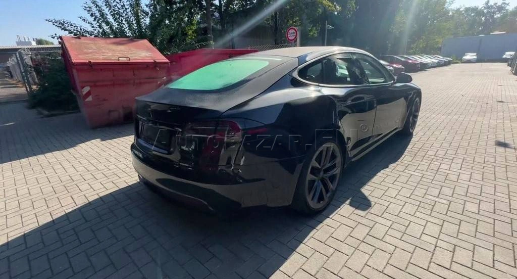 Tesla Model S AWD