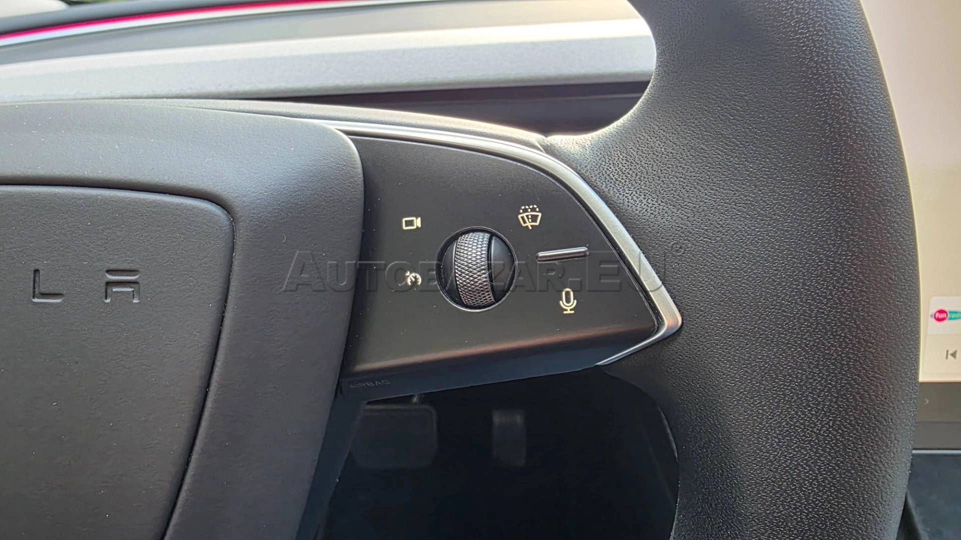 Tesla Model 3 2023 na predaj – fotografia 10