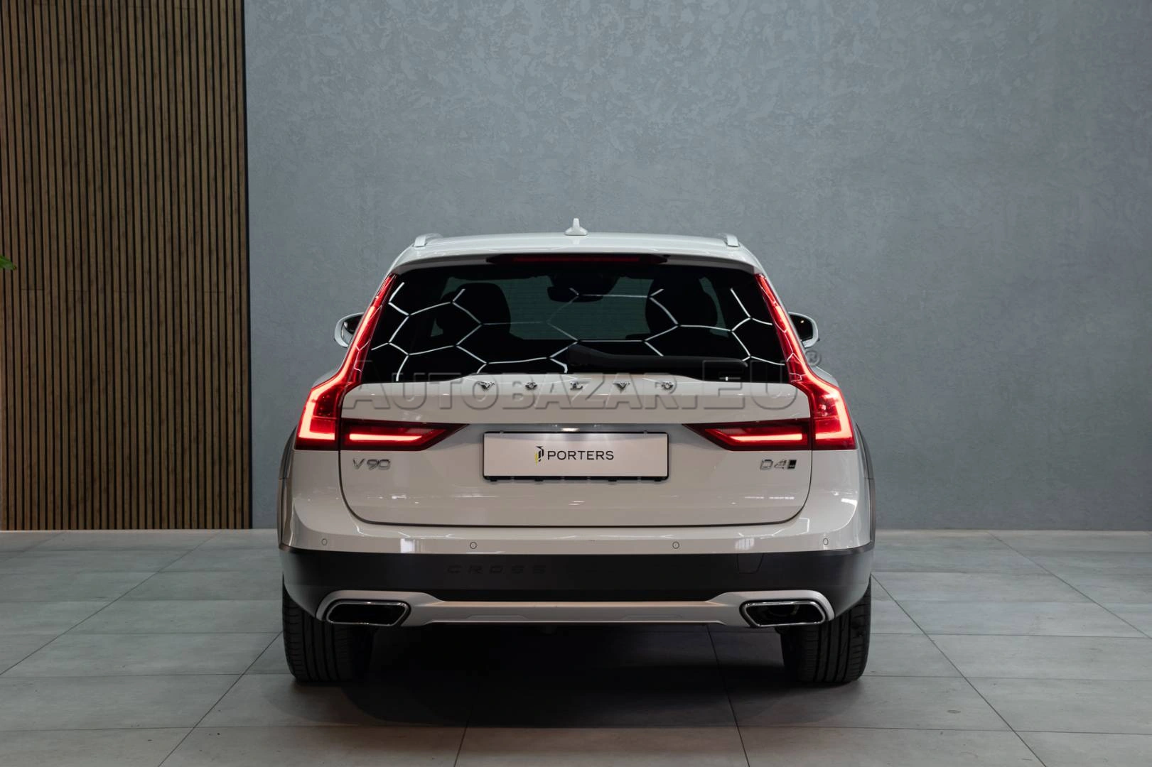 Volvo V90 CC D4 2.0L Cross Country Plus AWD A/T